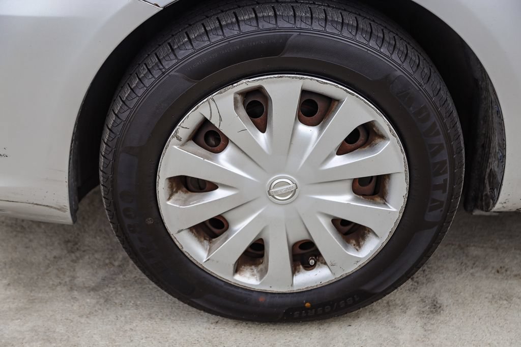 Used 2015 Nissan Versa SV FWD image 5