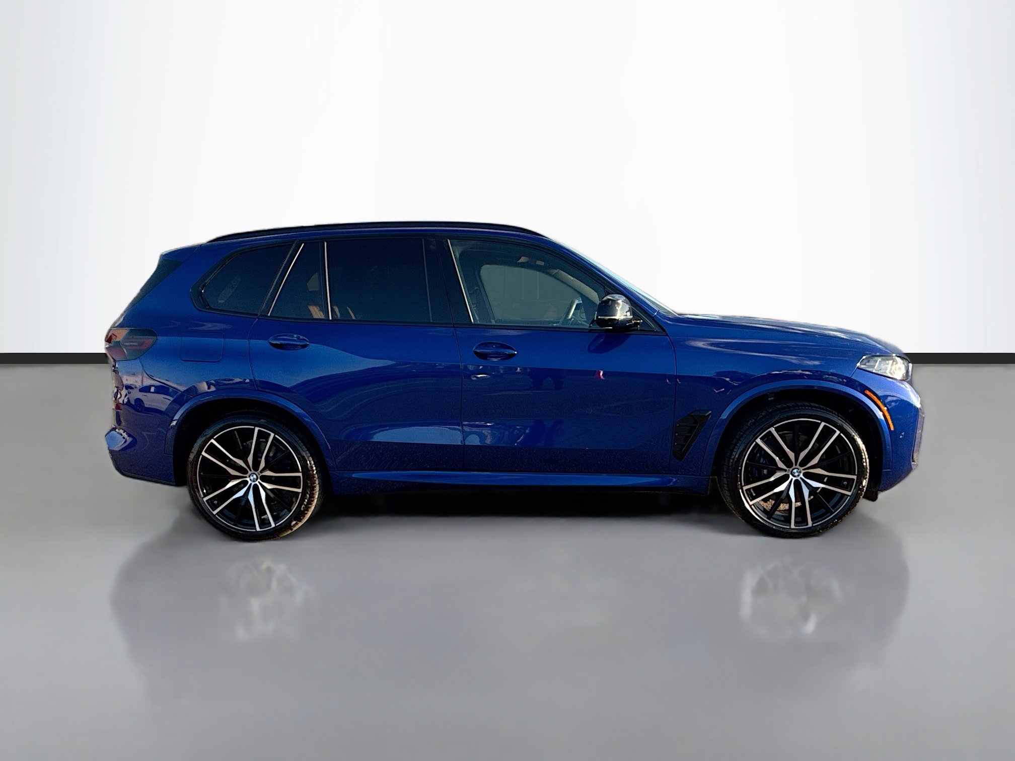 Used 2026 BMW X5 M60i image 2