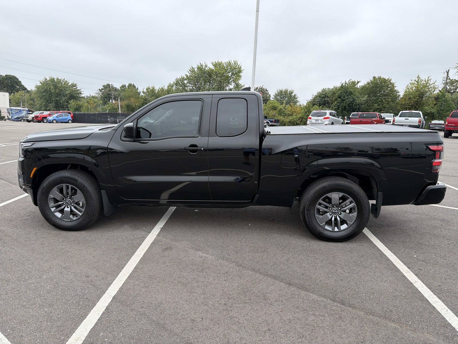 Used 2025 Nissan Frontier SV RWD image 4