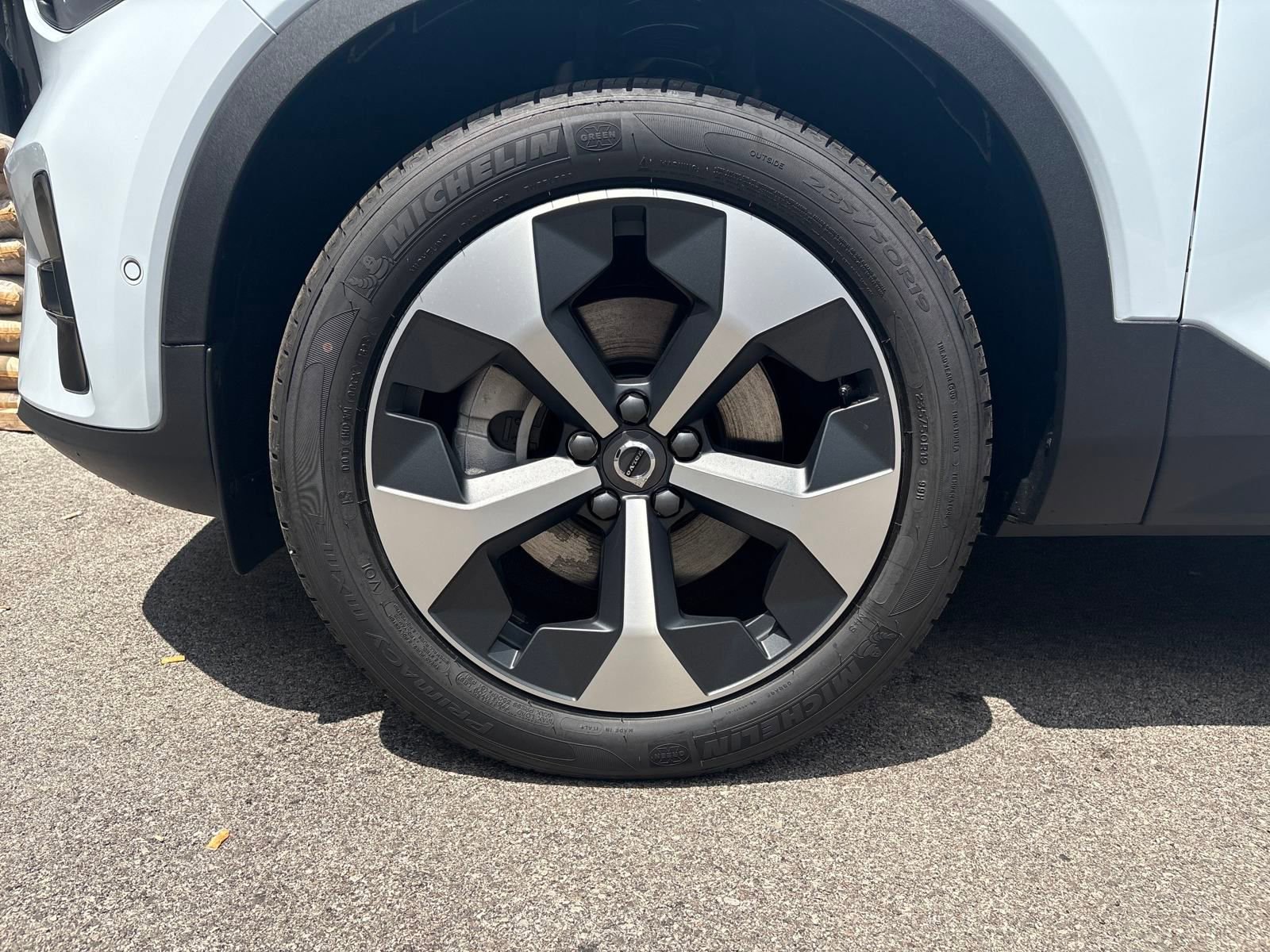 New 2026 Volvo XC40 B5 Plus w/ Protection Package Premier image 36