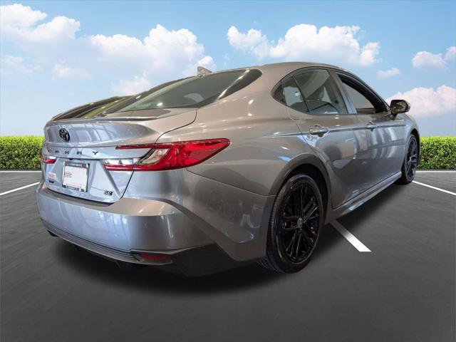Used 2025 Toyota Camry SE FWD image 3