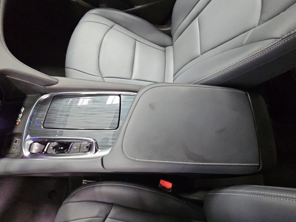 Used 2024 Buick Enclave Essence FWD image 22