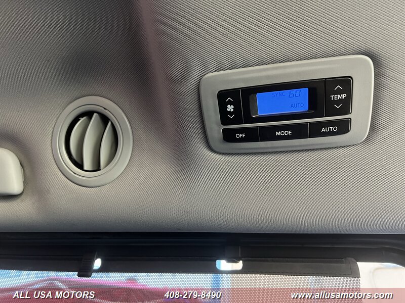Used 2015 Toyota Sienna SE w/ SE Preferred Package FWD image 28