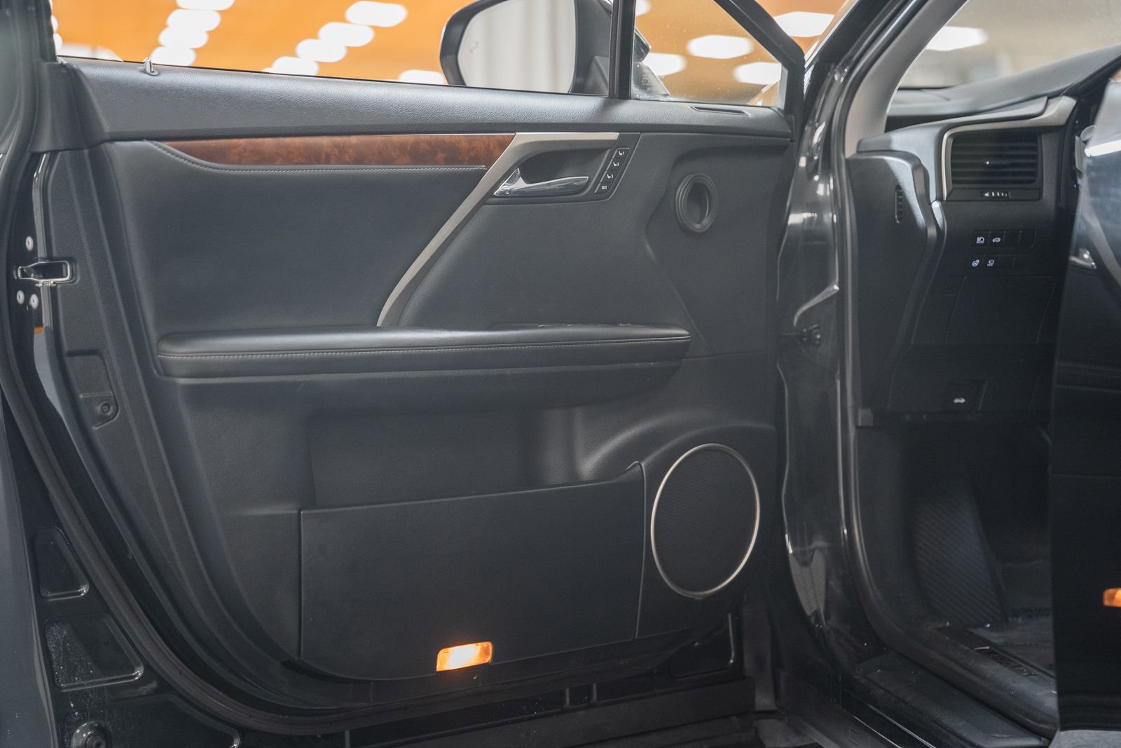 Used 2021 Lexus RX 350L Premium w/ Premium Package image 48