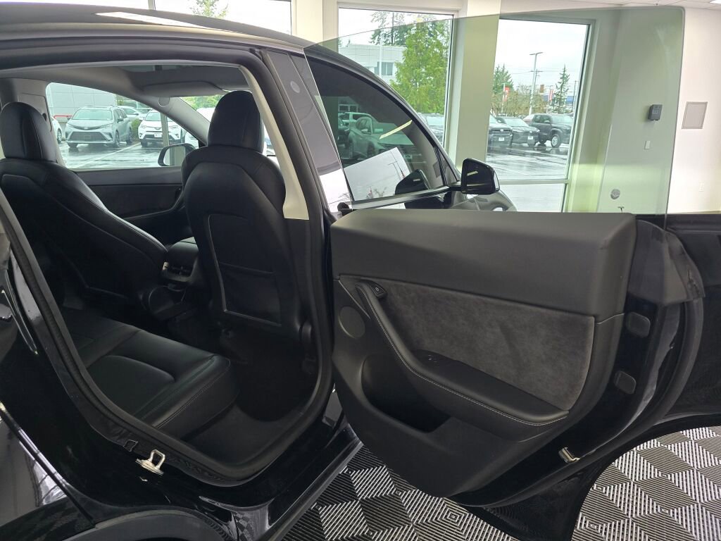 Used 2021 Tesla Model Y Long Range image 43