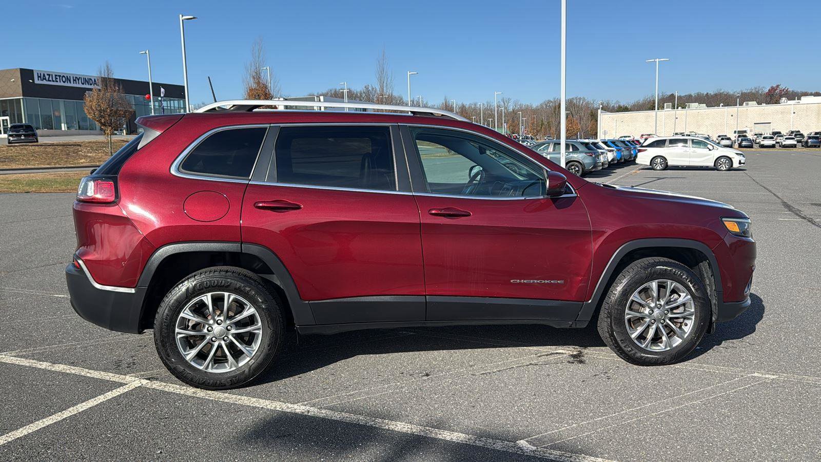 Used 2019 Jeep Cherokee Latitude Plus w/ Comfort/Convenience Group image 4