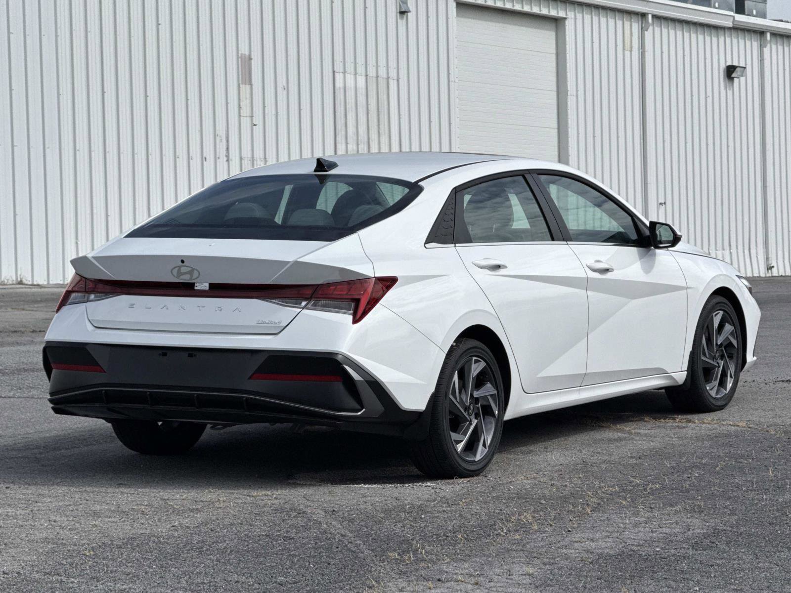 New 2025 Hyundai Elantra Limited image 13