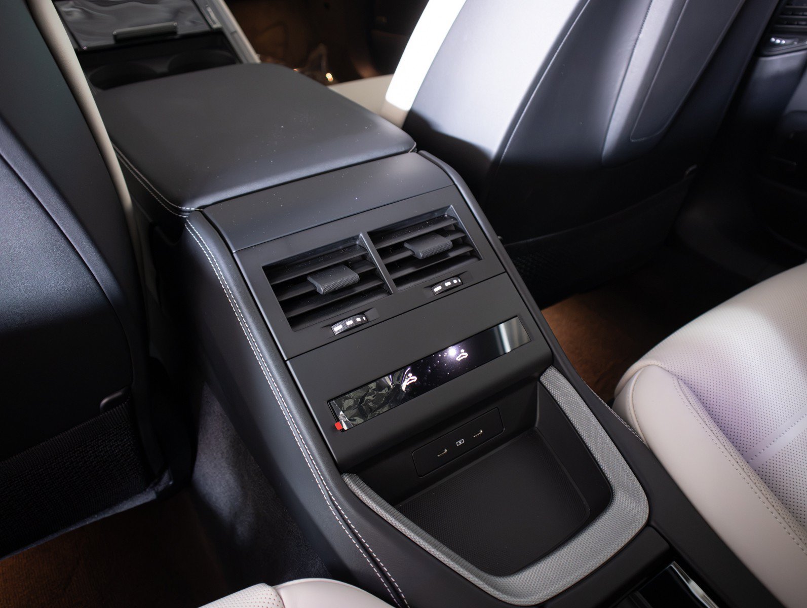 Used 2026 Porsche Panamera image 20