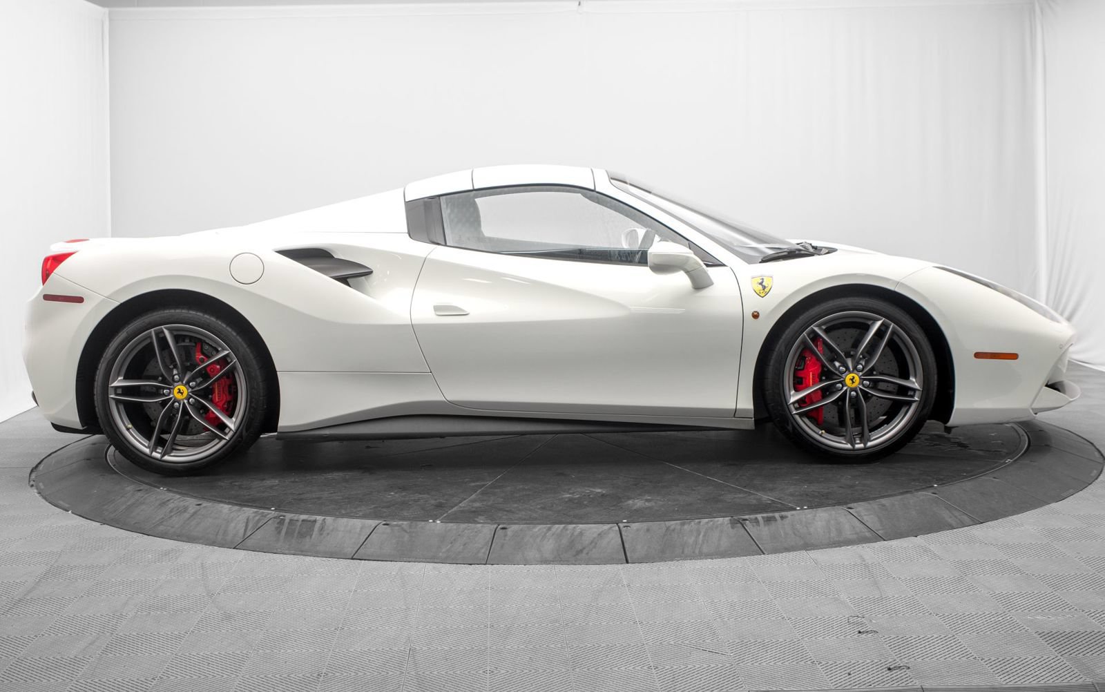 Used 2018 Ferrari 488 Spider RWD image 10