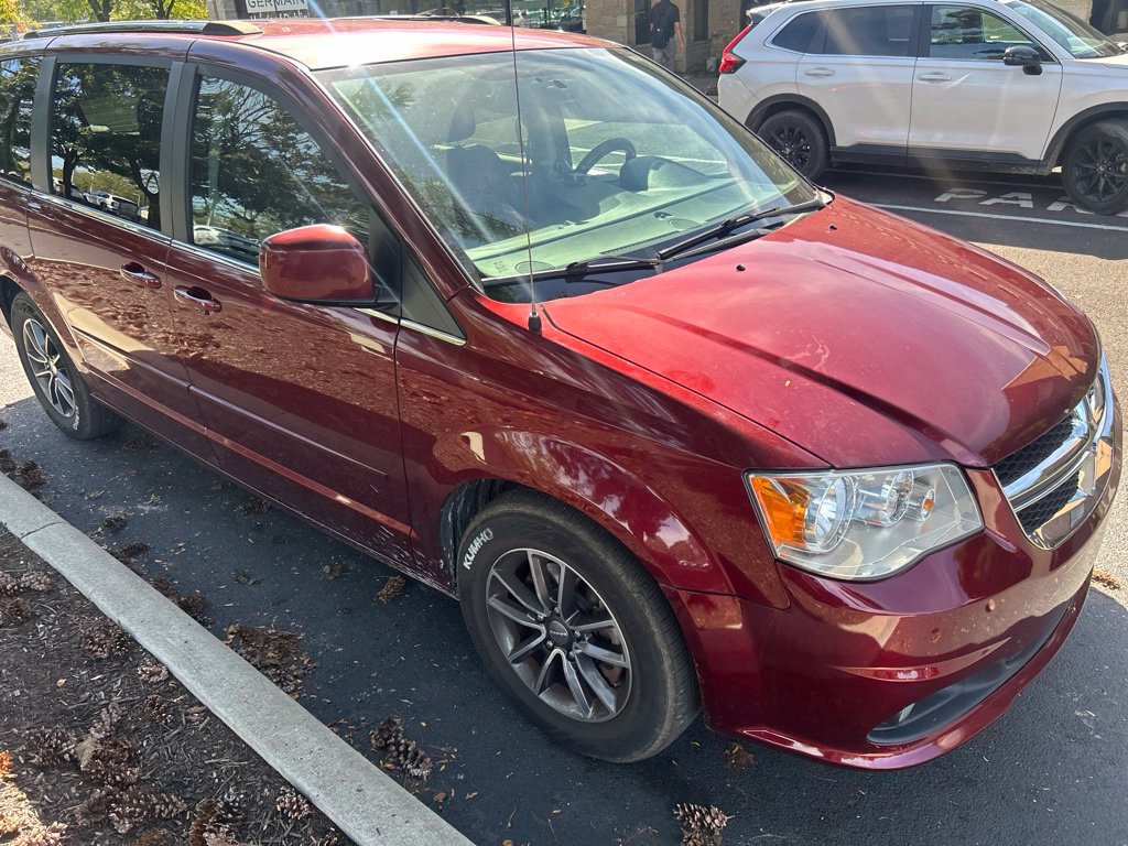 Used 2017 Dodge Grand Caravan SXT FWD image 4