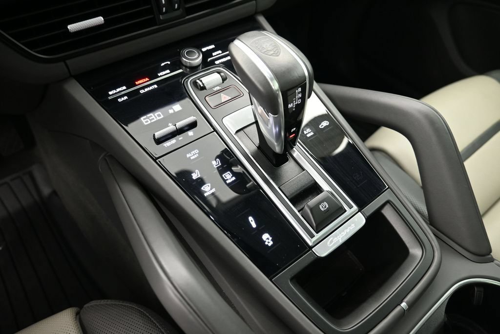 Certified 2022 Porsche Cayenne Platinum Edition AWD/4WD image 15