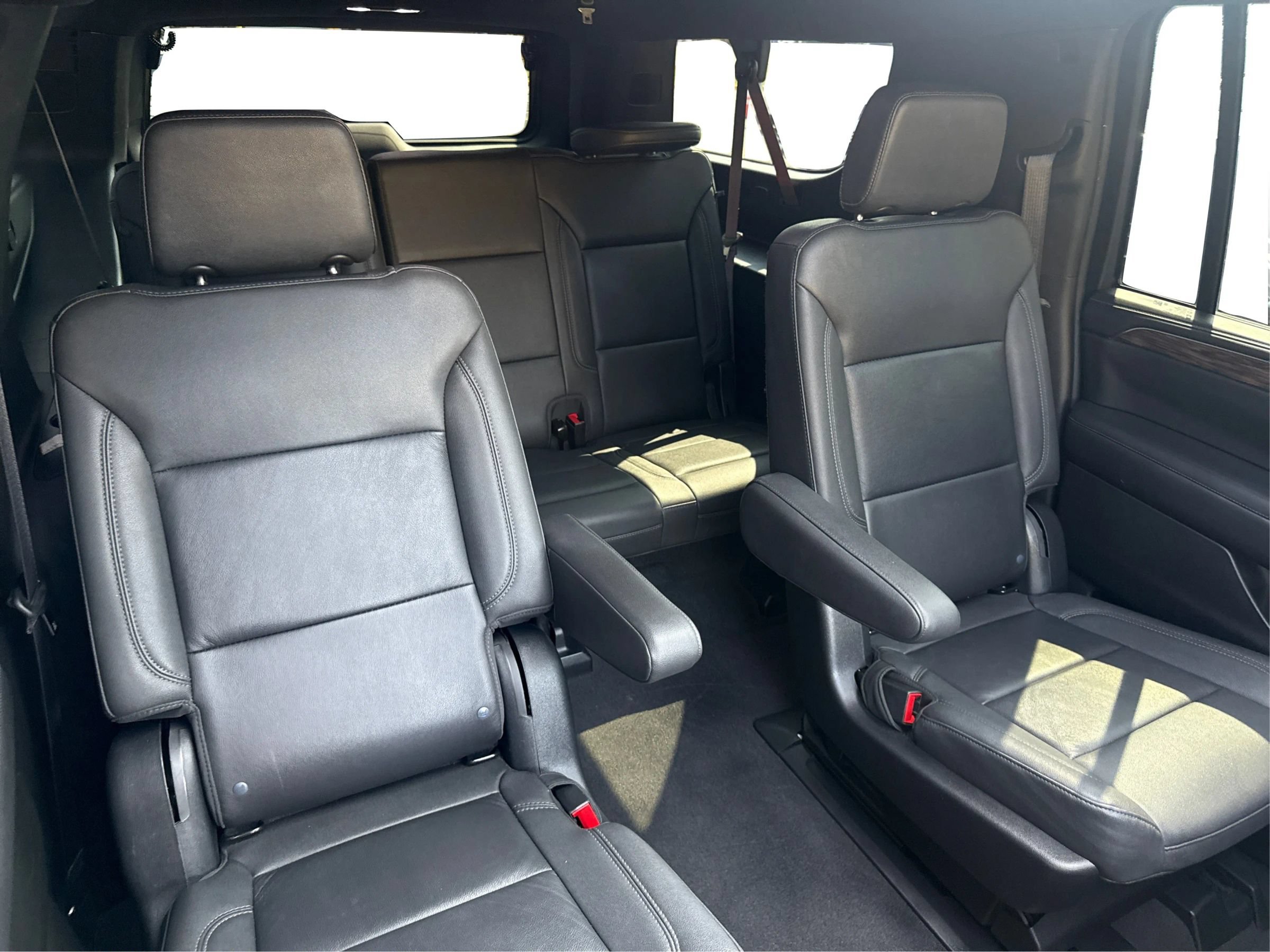 Used 2023 Chevrolet Suburban LT w/ LT Signature Package RWD image 12