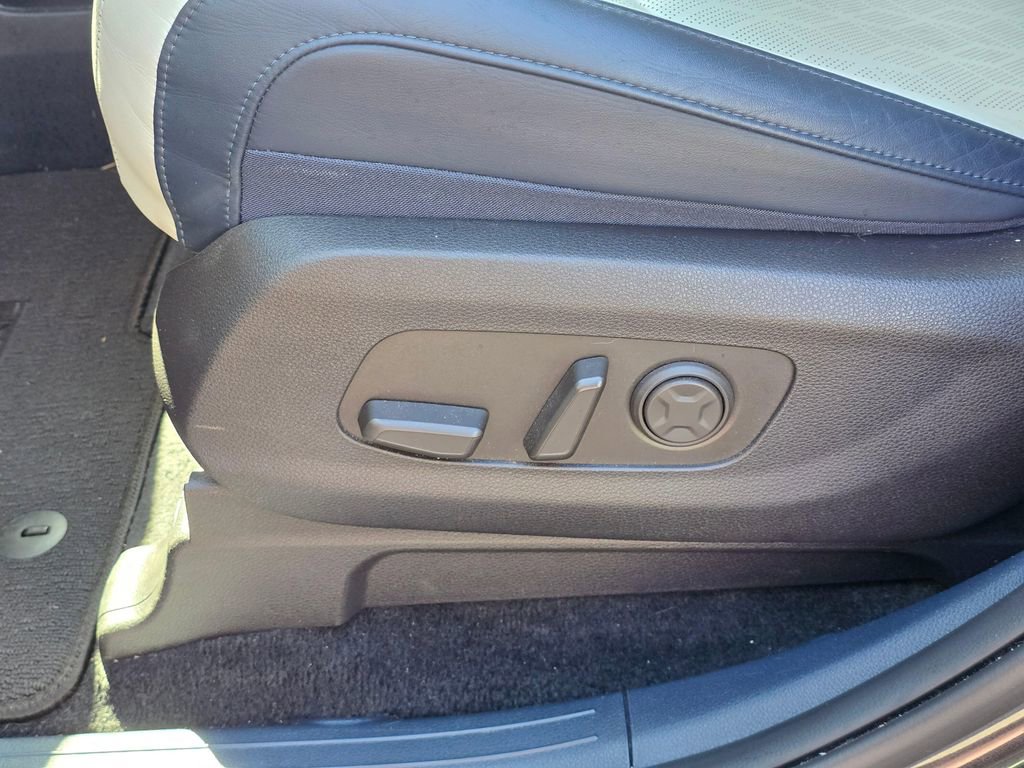 Certified 2025 Kia Carnival EX FWD image 14
