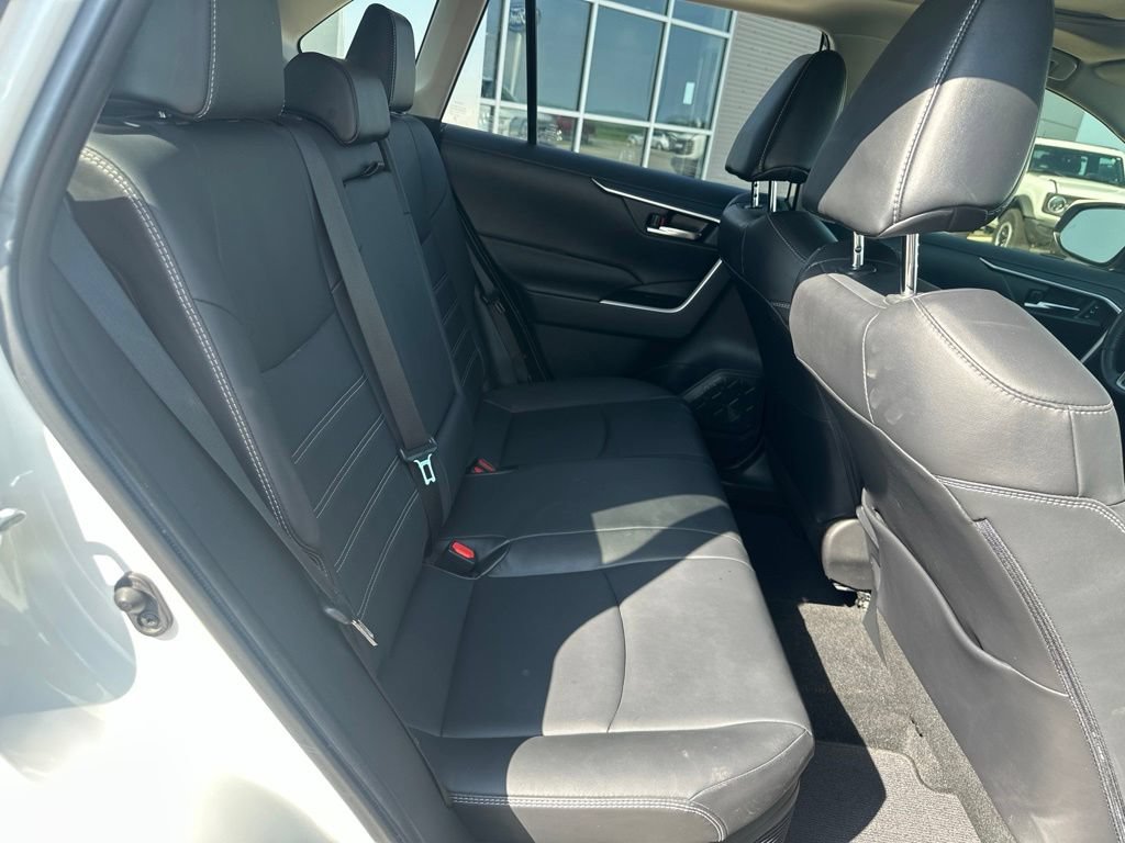Used 2022 Toyota RAV4 XLE Premium AWD/4WD image 31