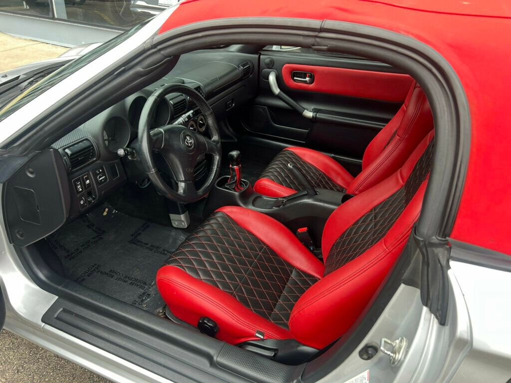 Used 2002 Toyota MR2 RWD image 8