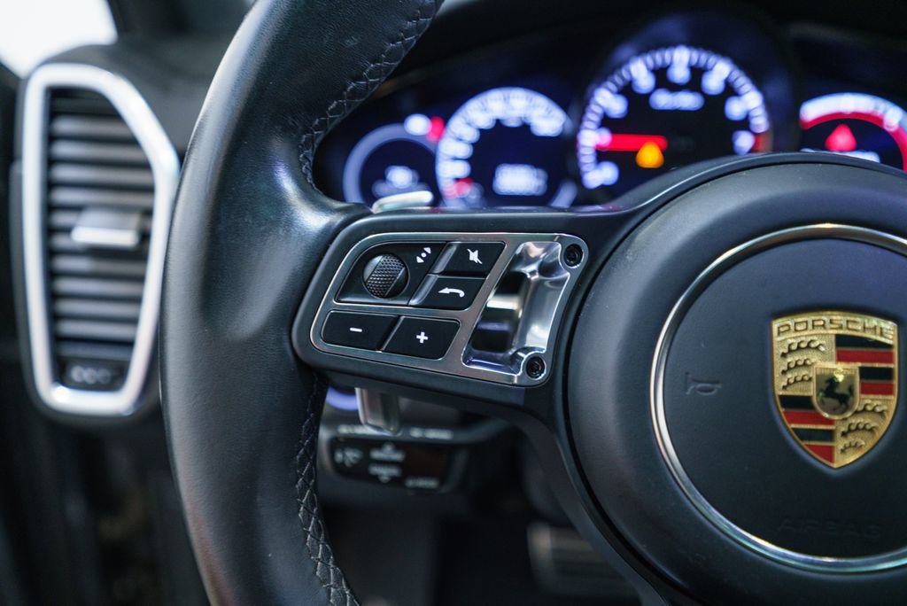Used 2020 Porsche Cayenne Turbo AWD/4WD image 22