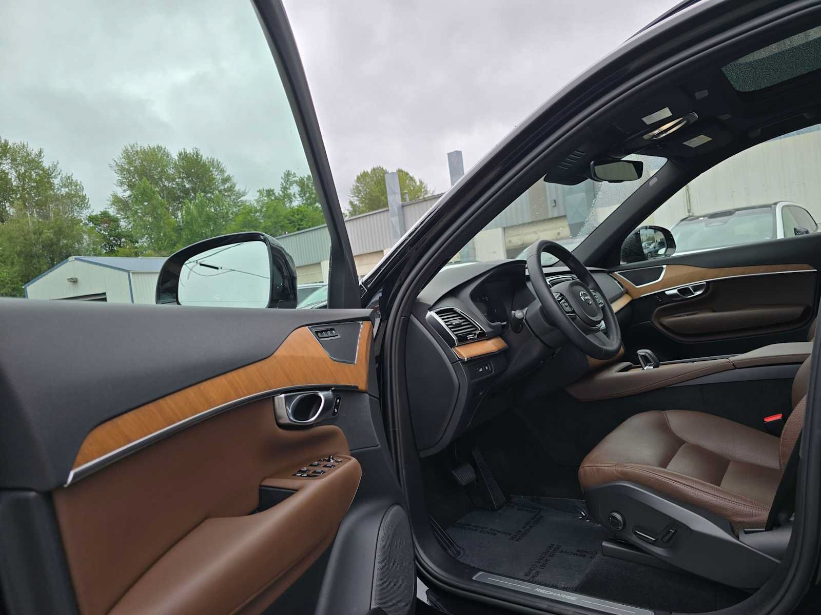 Certified 2023 Volvo XC90 T8 Plus AWD/4WD image 22