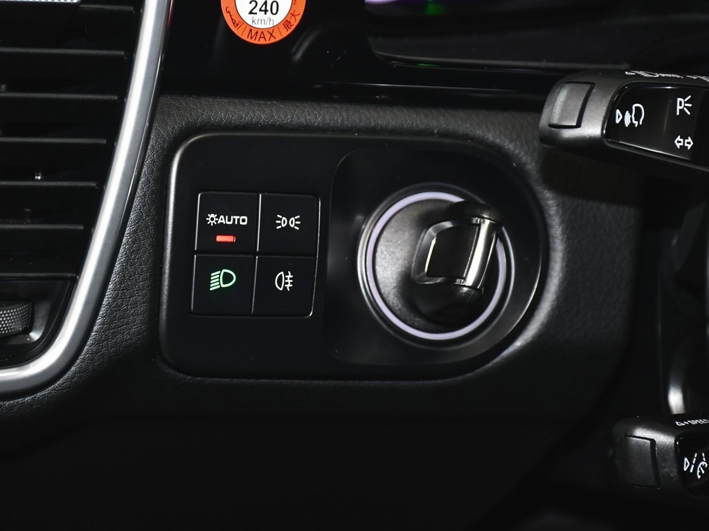 Used 2022 Porsche Cayenne Coupe image 22