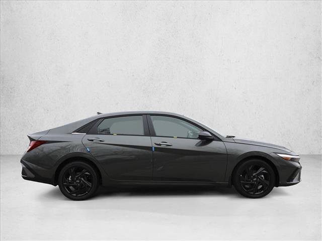 New 2026 Hyundai Elantra SEL Sport FWD image 4