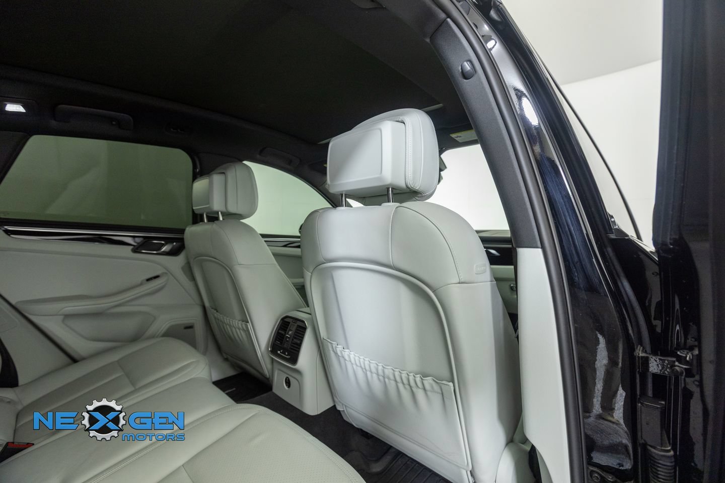 Used 2024 Porsche Macan AWD/4WD image 39