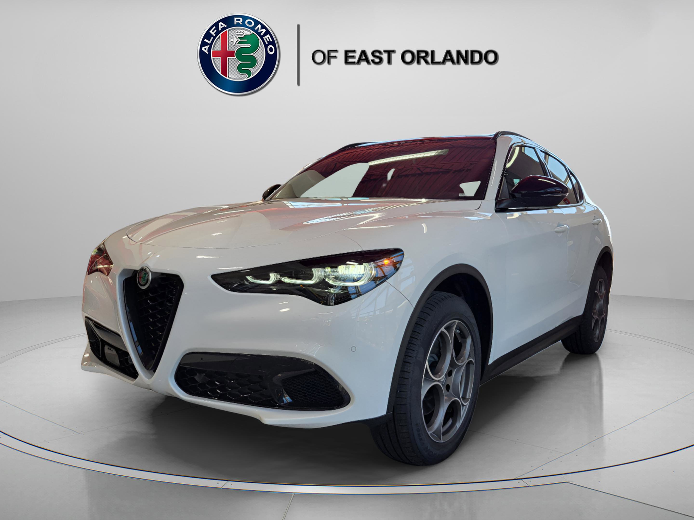 New 2025 Alfa Romeo Stelvio Sprint image 4
