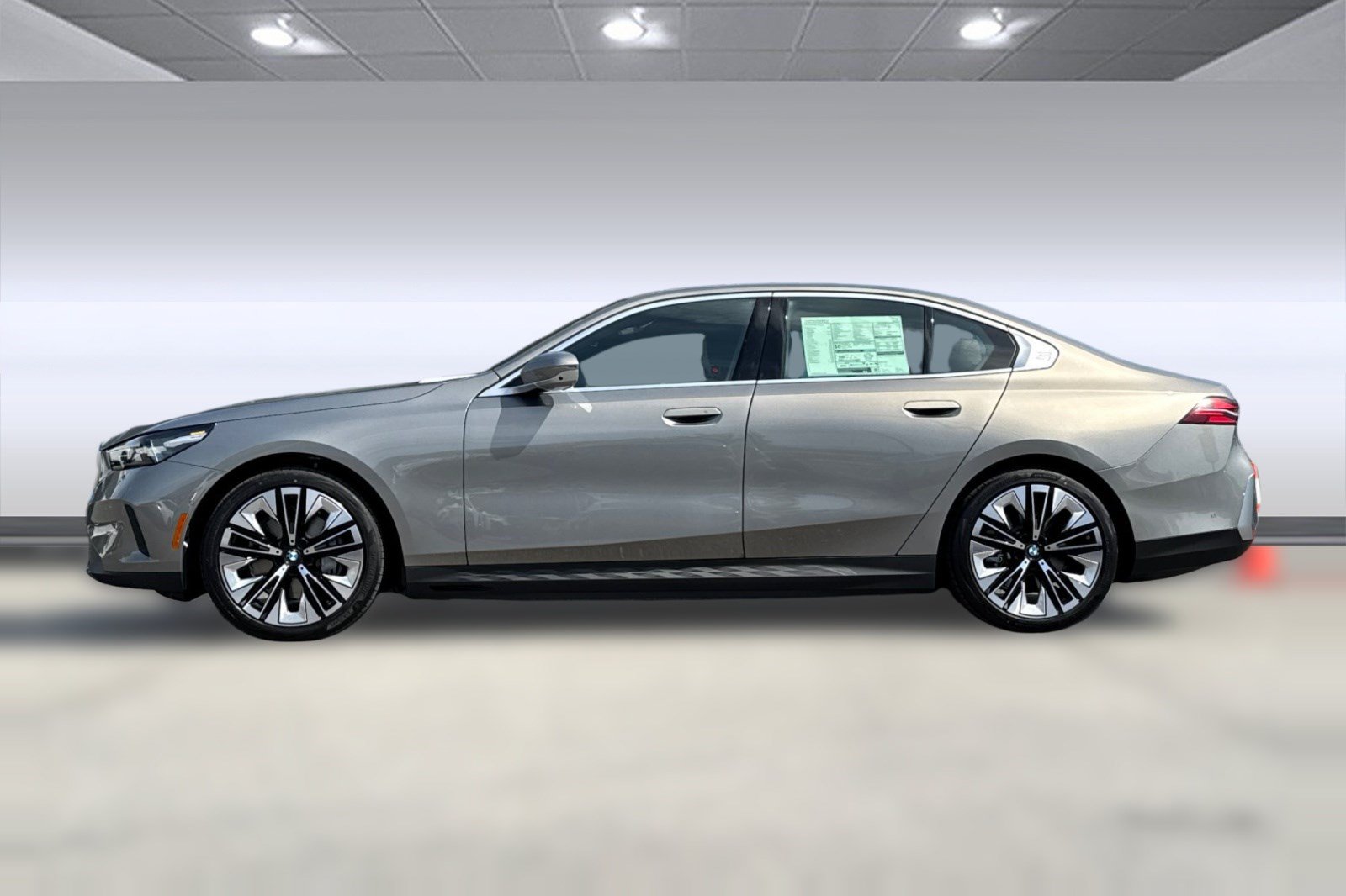New 2027 BMW i5 M60 RWD image 2