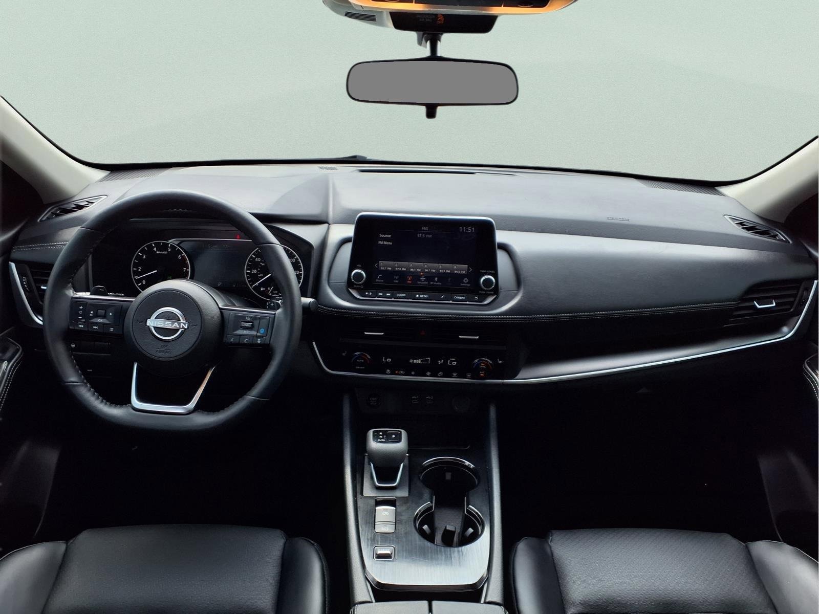 Used 2024 Nissan Rogue SV w/ SV Premium Package image 11