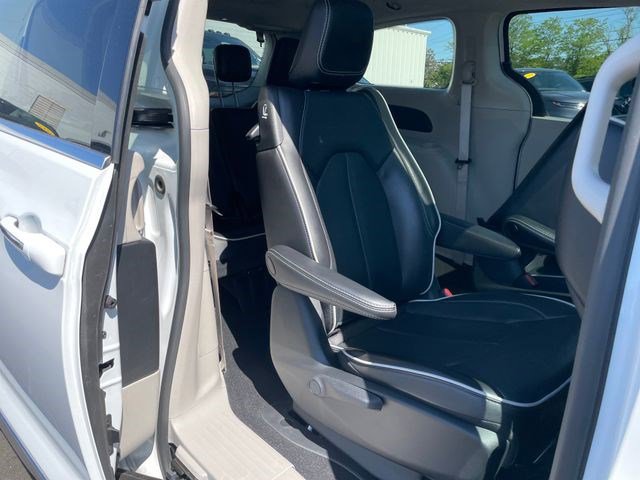 Certified 2023 Chrysler Pacifica Limited FWD image 20