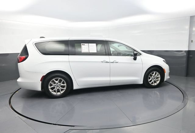 Used 2024 Chrysler Voyager LX FWD image 10
