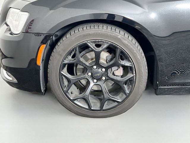 Used 2019 Chrysler 300 Limited RWD image 10