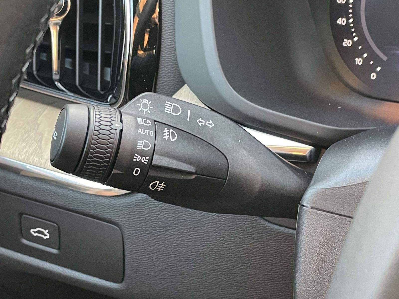 New 2027 Volvo XC60 B5 Plus AWD/4WD image 12