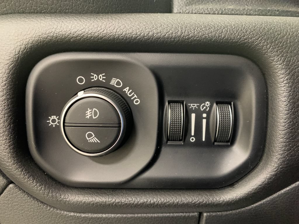 Used 2025 RAM 1500 Big Horn AWD/4WD image 14