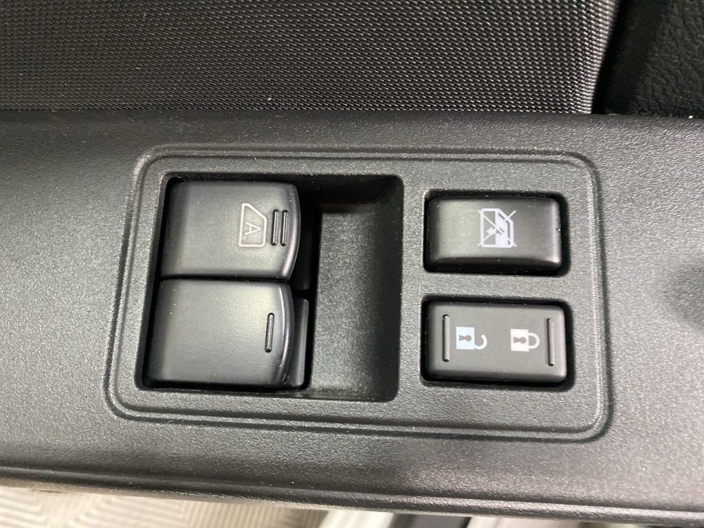 Used 2024 Nissan Frontier SV image 17