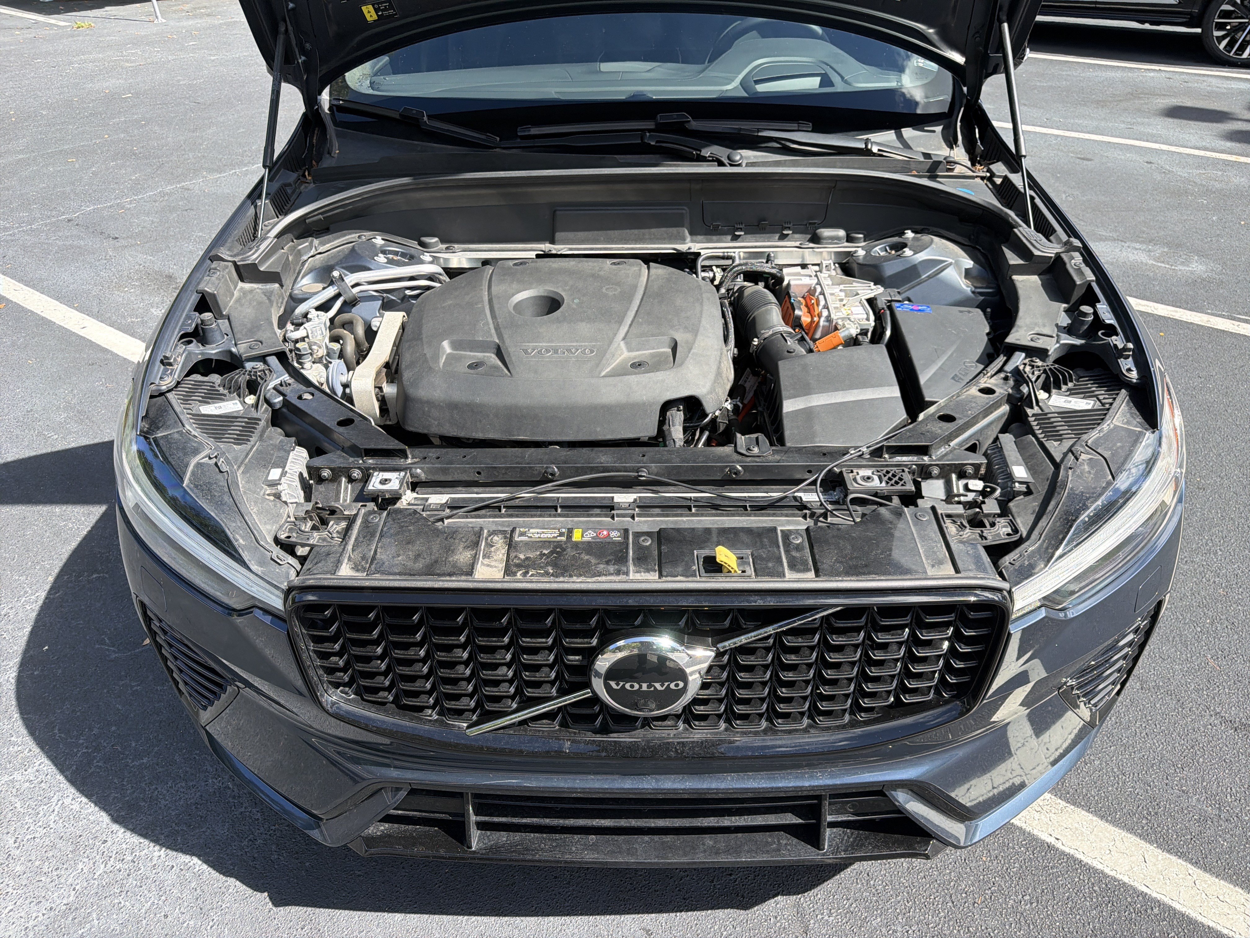 Used 2022 Volvo XC60 T8 R-Design w/ Advanced Package AWD/4WD image 36