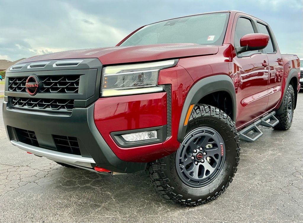 Used 2025 Nissan Frontier PRO-4X AWD/4WD image 3