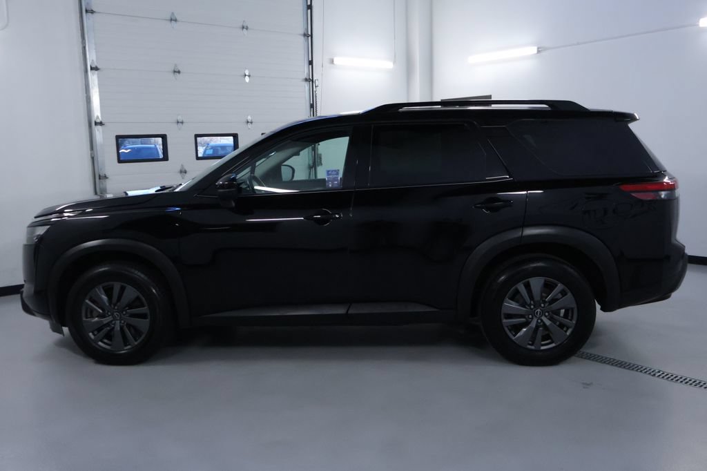 Used 2024 Nissan Pathfinder SV AWD/4WD image 4