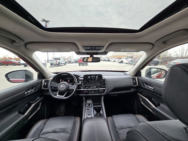 Used 2022 Nissan Pathfinder Platinum image 18