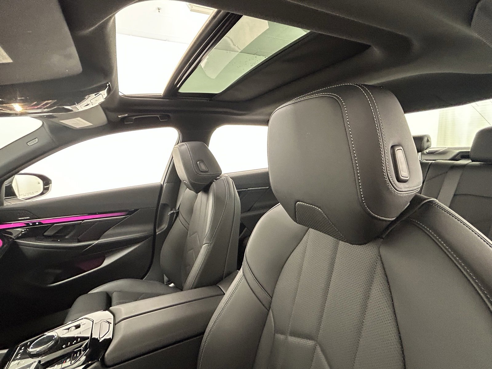 Used 2024 BMW i5 eDrive40i w/ Premium Package image 28