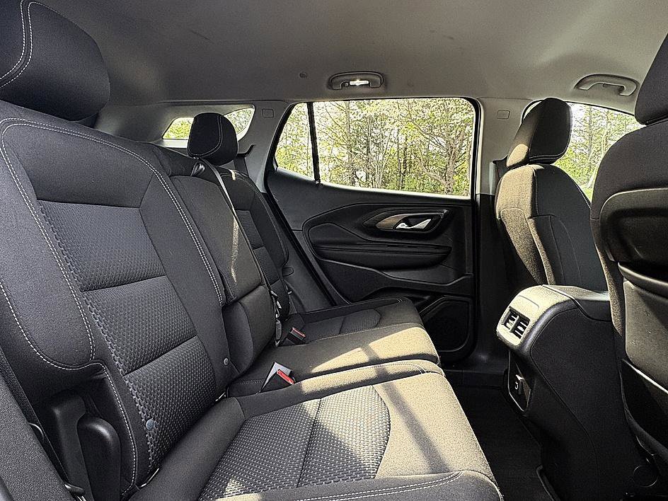 Used 2022 GMC Terrain SLE w/ Driver Convenience Package image 11