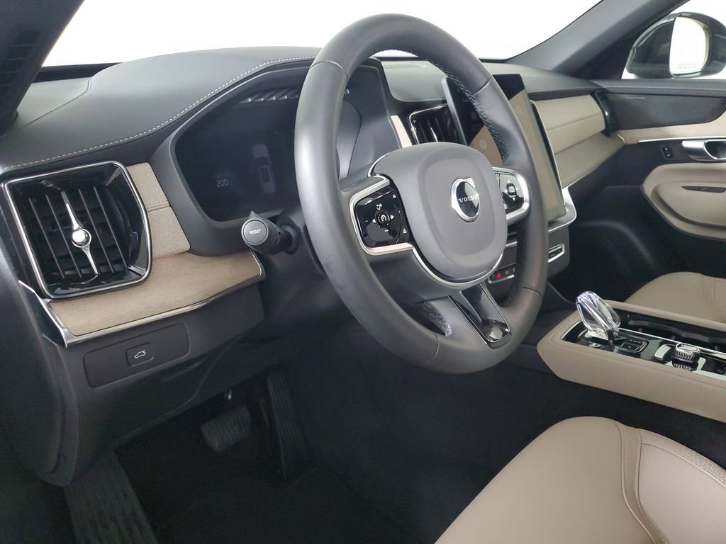 Certified 2025 Volvo XC90 B6 Plus image 26