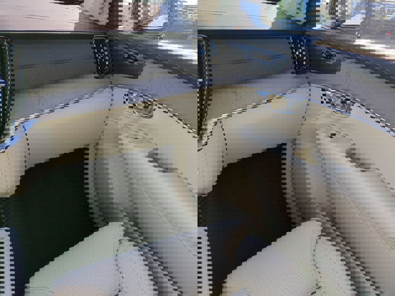 New 2026 Volvo XC90 B6 Ultra w/ Lounge Package image 15