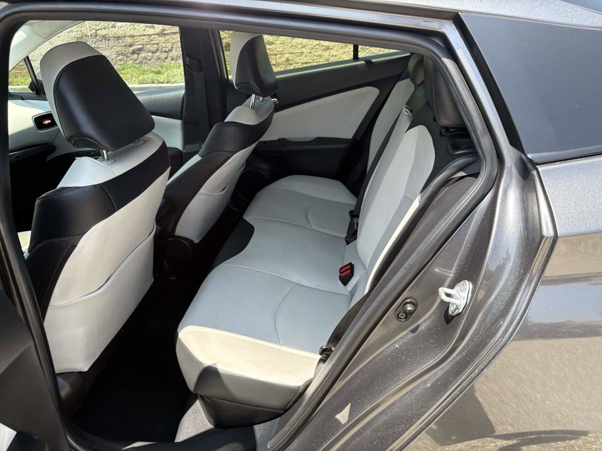 Used 2017 Toyota Prius Four Touring image 11