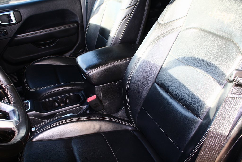 Used 2018 Jeep Wrangler Unlimited Sahara w/ Quick Order Package 24M Moab image 3