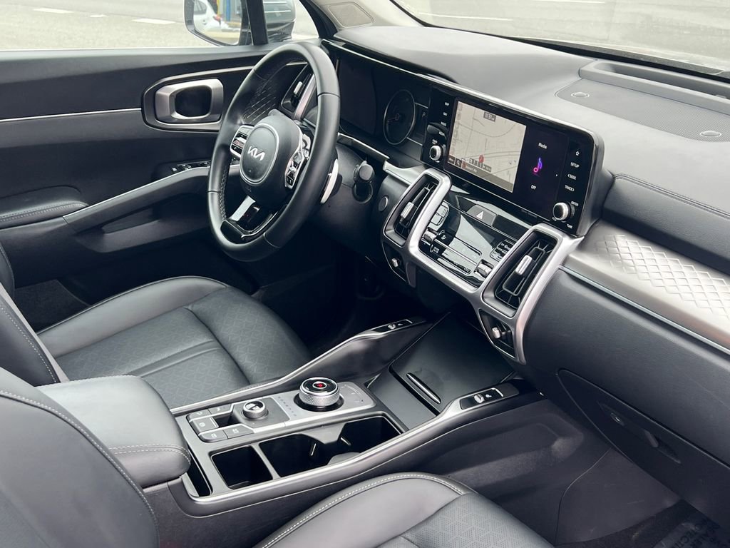 Used 2023 Kia Sorento EX image 11