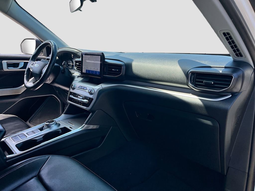 Used 2021 Ford Explorer XLT w/ Equipment Group 202A RWD image 29