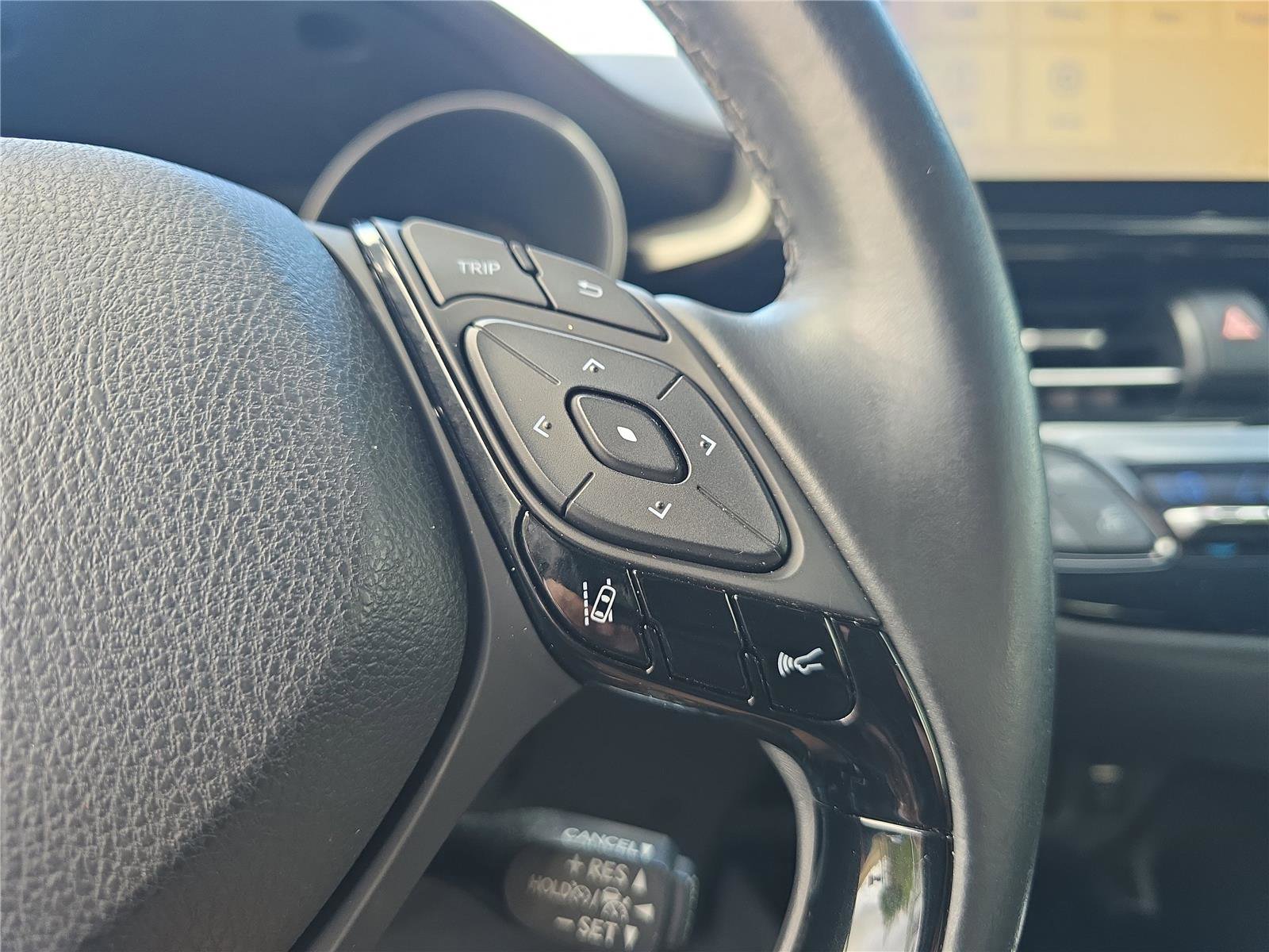 Used 2019 Toyota C-HR XLE image 19