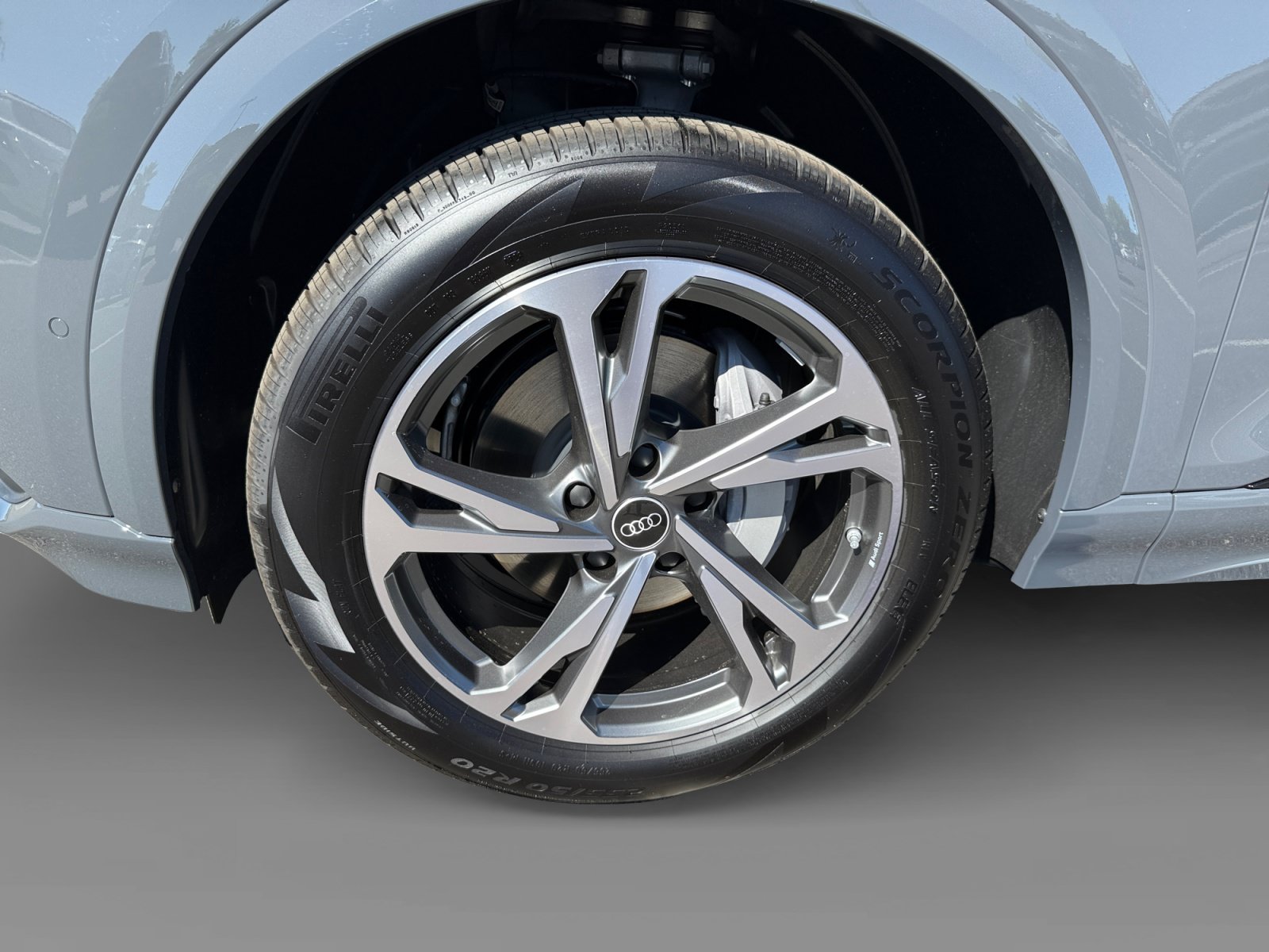 New 2027 Audi Q6 e-tron Premium Plus AWD/4WD image 9