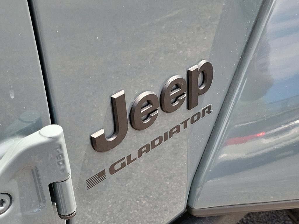 Used 2024 Jeep Gladiator Sport AWD/4WD image 6