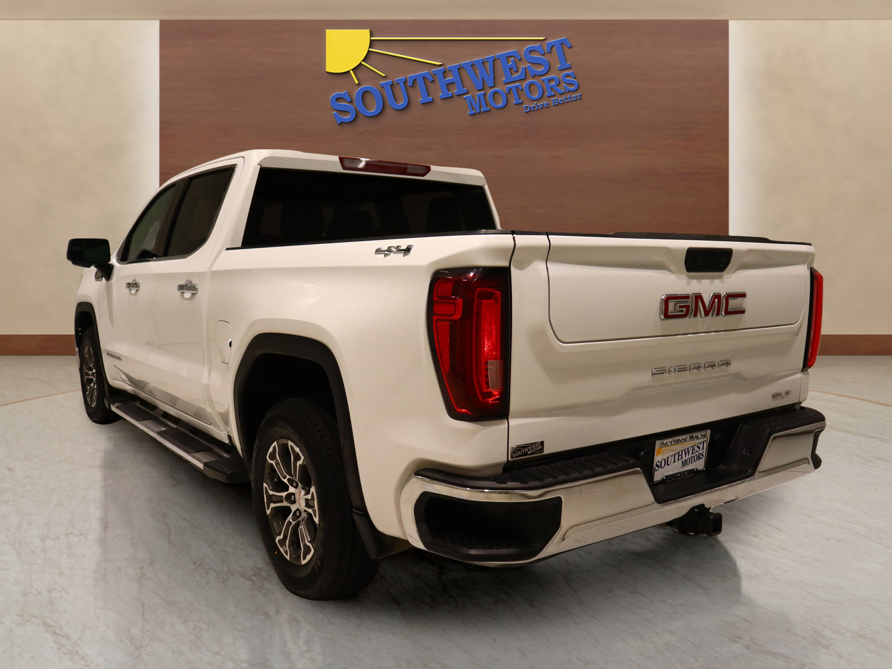 Used 2024 GMC Sierra 1500 SLT image 2