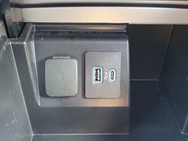 Used 2023 Ford Explorer XLT image 25